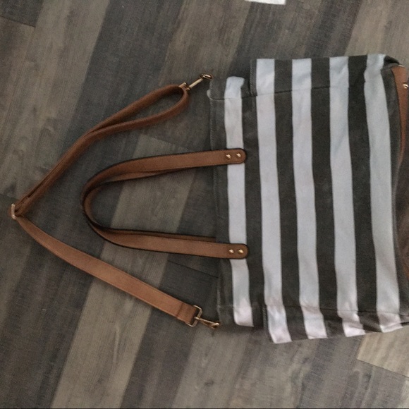 Aquilla White & Grey Striped Bag by White Elm in GUC - Picture 6 of 12